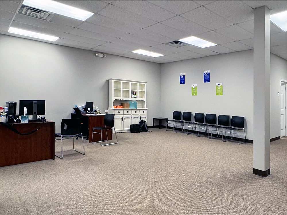 Pounding Mill VA drug rehab treatment center seating area